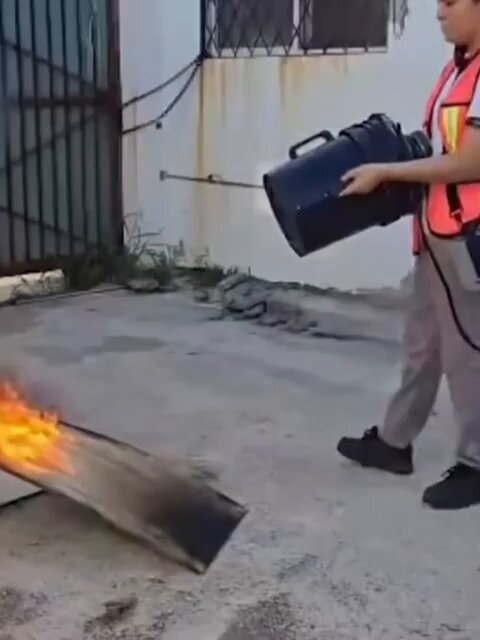 Mexican student acoustic fire extinguisher gold medal