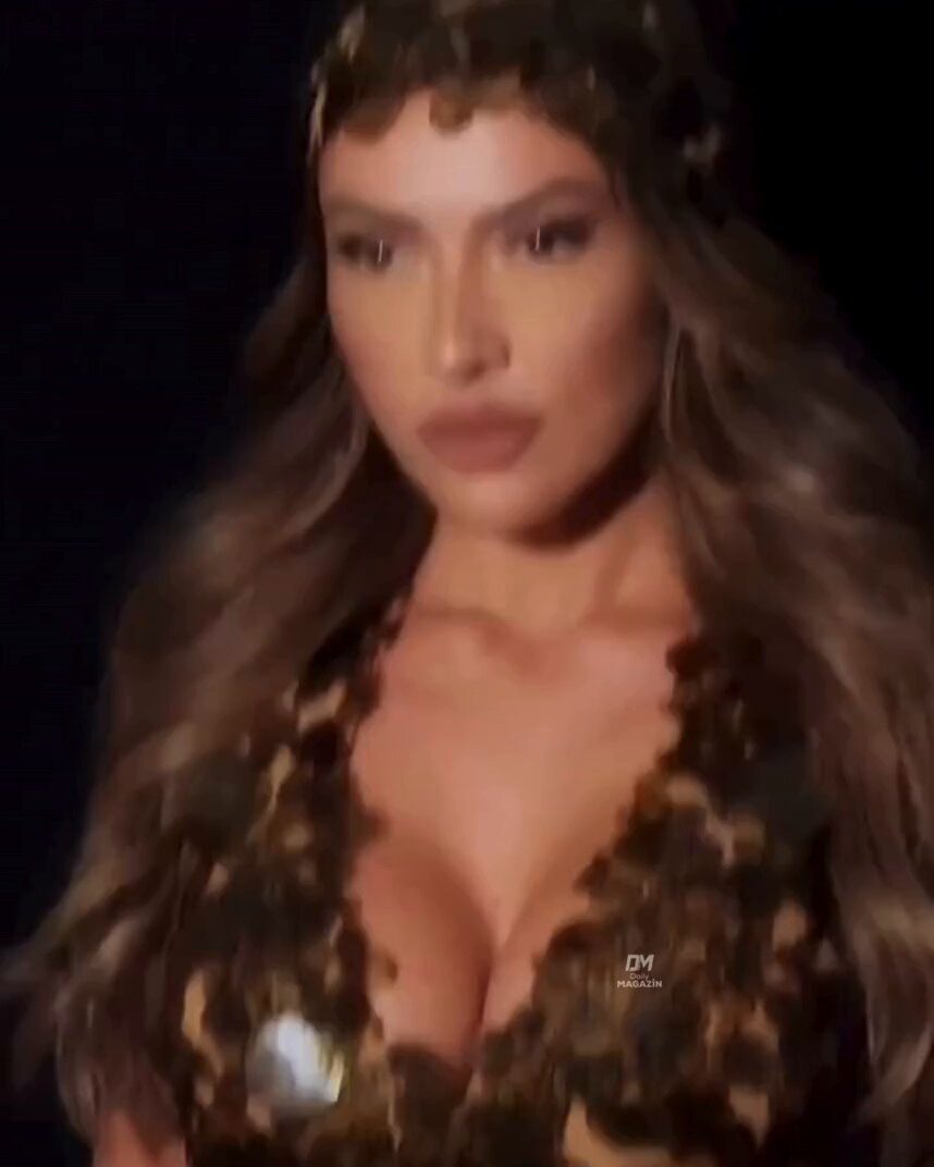 Hadise Instagram edit