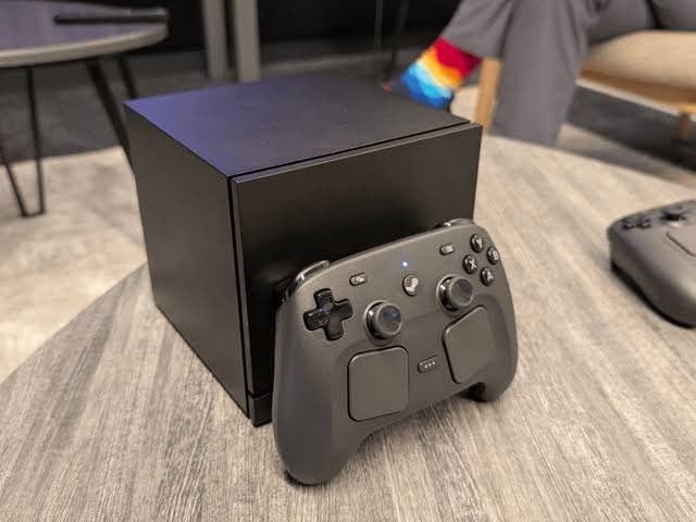 PS5 console and box (photo 3 of 3)