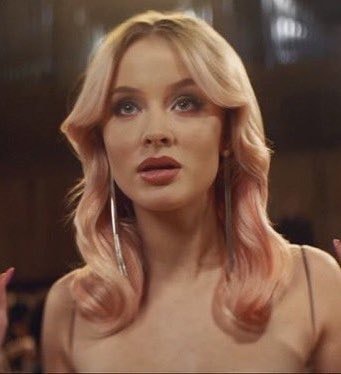 Clean Bandit and Zara Larsson Symphony (photo 2 of 2)