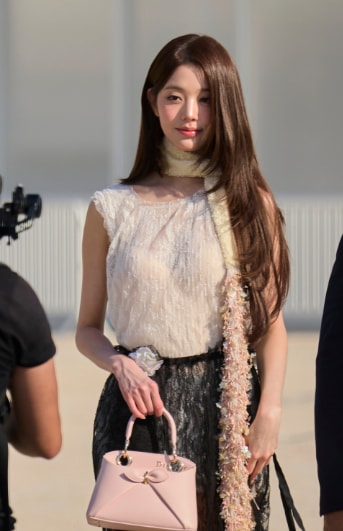Wonyoung Paris Fashion Week $12M EMV (photo 2 of 2)