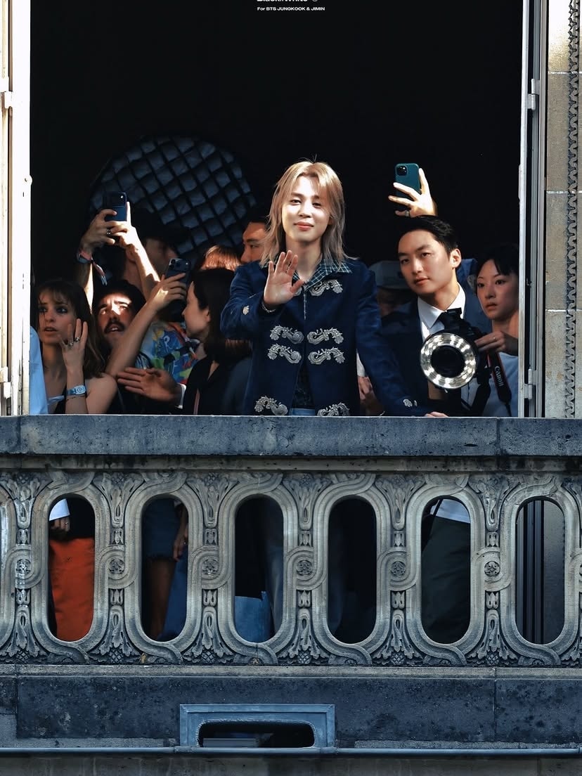 Jimin Dior Paris balcony moment (photo 2 of 4)