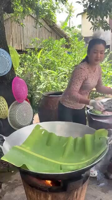 Sreypov blue crabs cooking