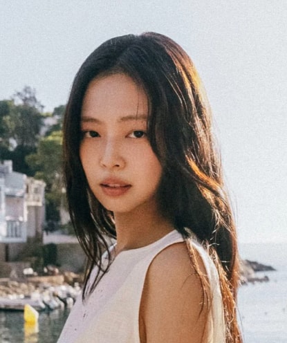 Jennie and Jisoo new music (photo 1 of 2)