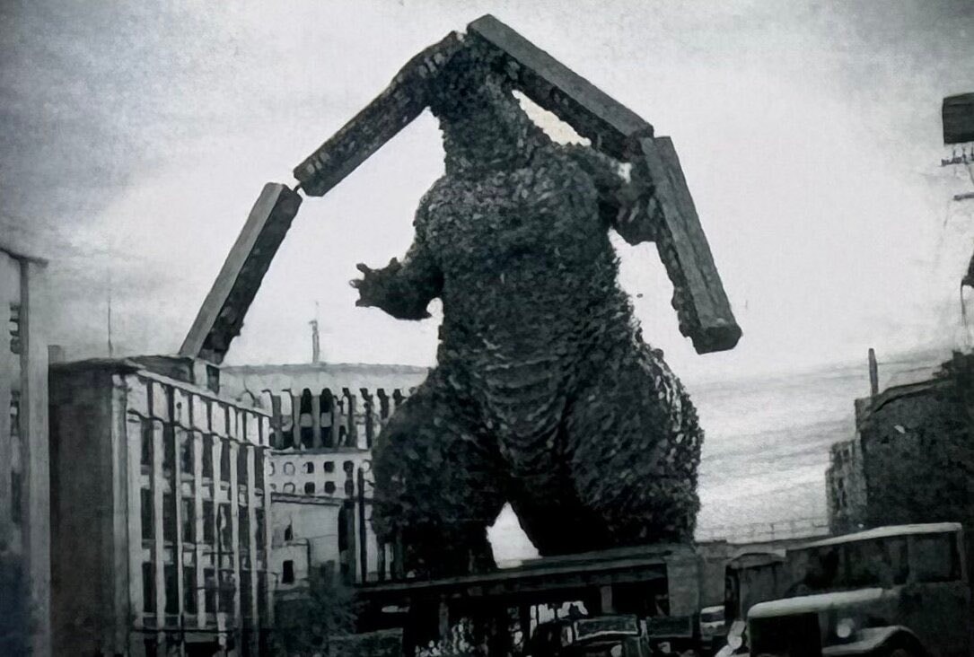 Godzilla in GODZILLA MINUS ZERO (photo 2 of 2)