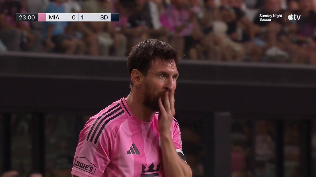 Messi scores difficult goal
