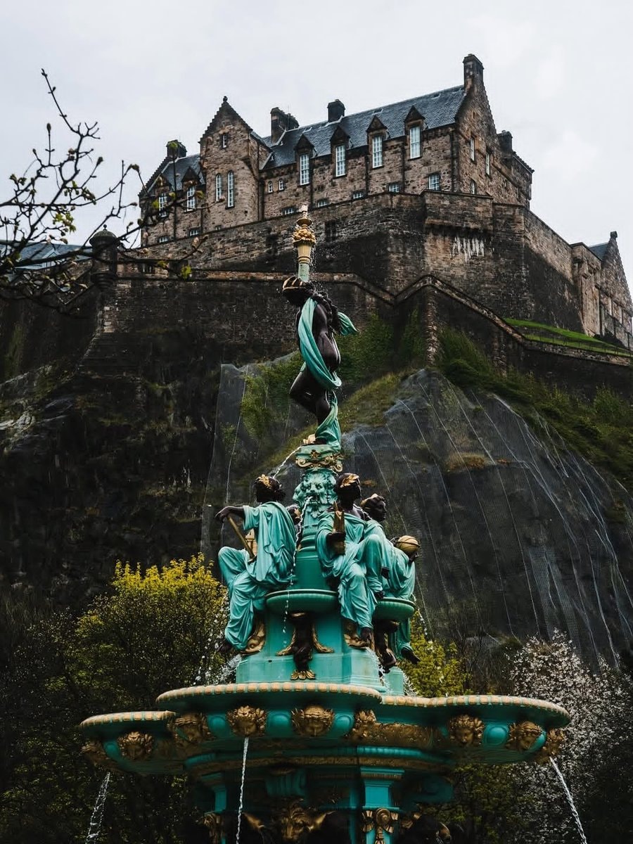 Edinburgh Scotland fountain castle Edinburgh Scotland fountain castle