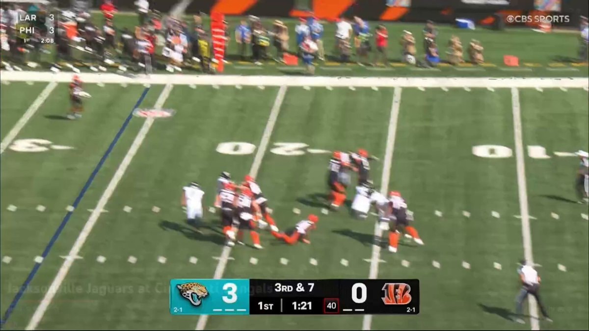 Travis Hunter makes Tee Higgins fall