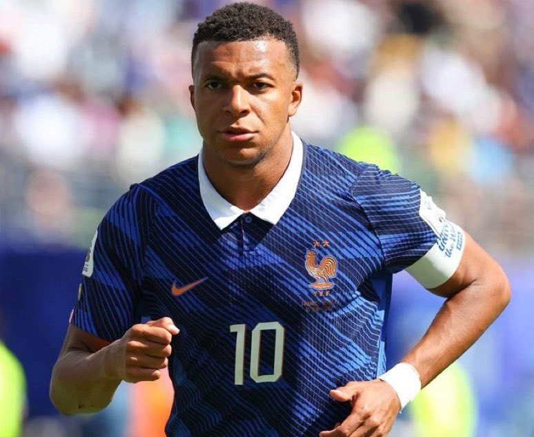 Cristiano Ronaldo vs Kylian Mbappé career choice (photo 2 of 2)