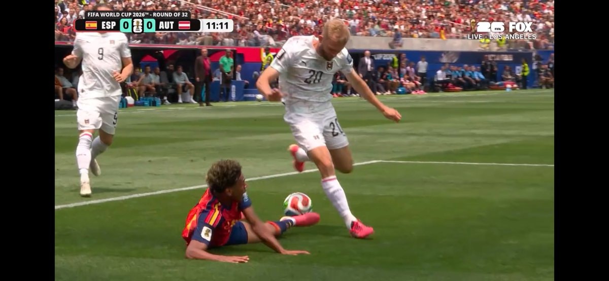 Lamine Yamal World Cup dive (photo 2 of 2)