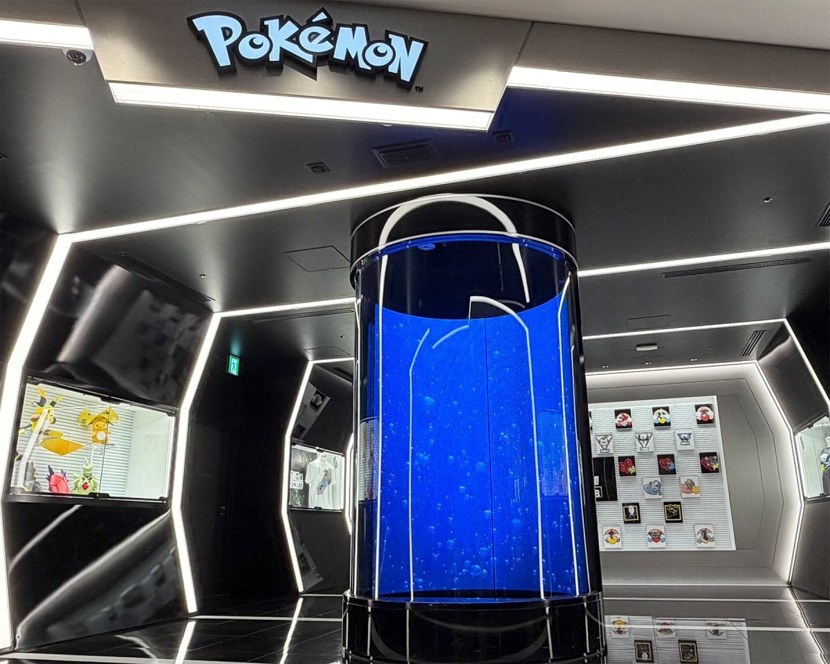 Pokémon Center Shibuya Mewtwo statue missing (photo 2 of 2)