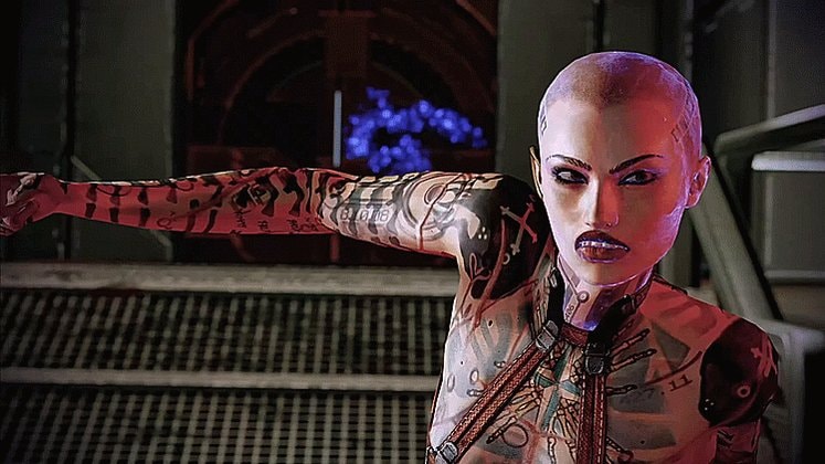 tattooed woman reaction