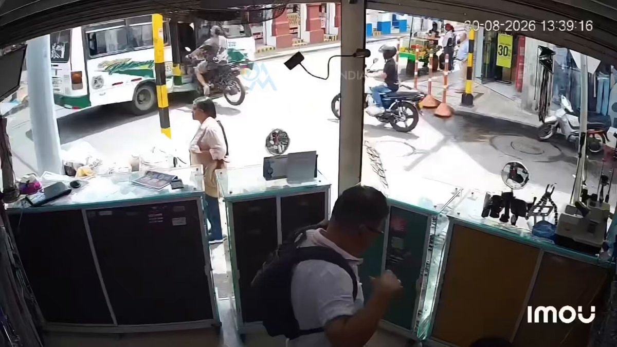 Motorcyclist ends up inside bus in Colombia