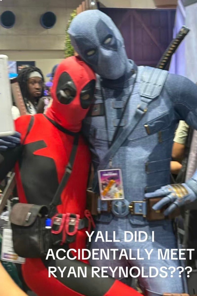 Ryan Reynolds Grey Deadpool SDCC (photo 1 of 2)