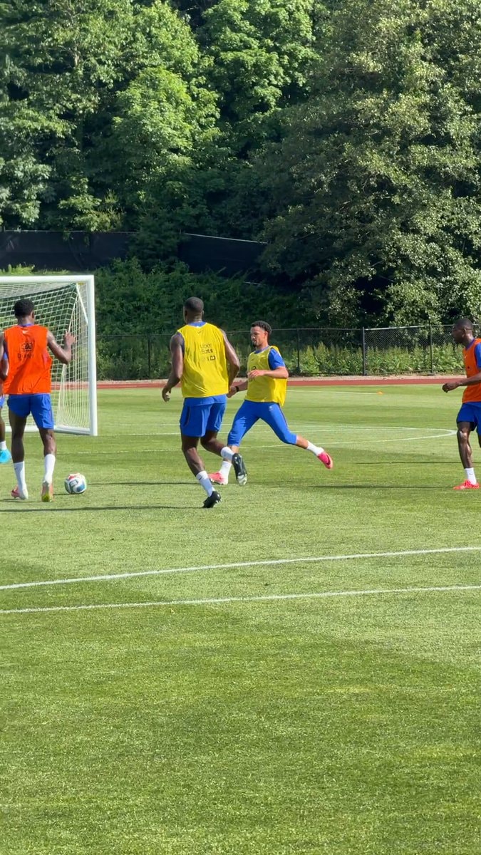 Barcola pass to Dembele training 👀