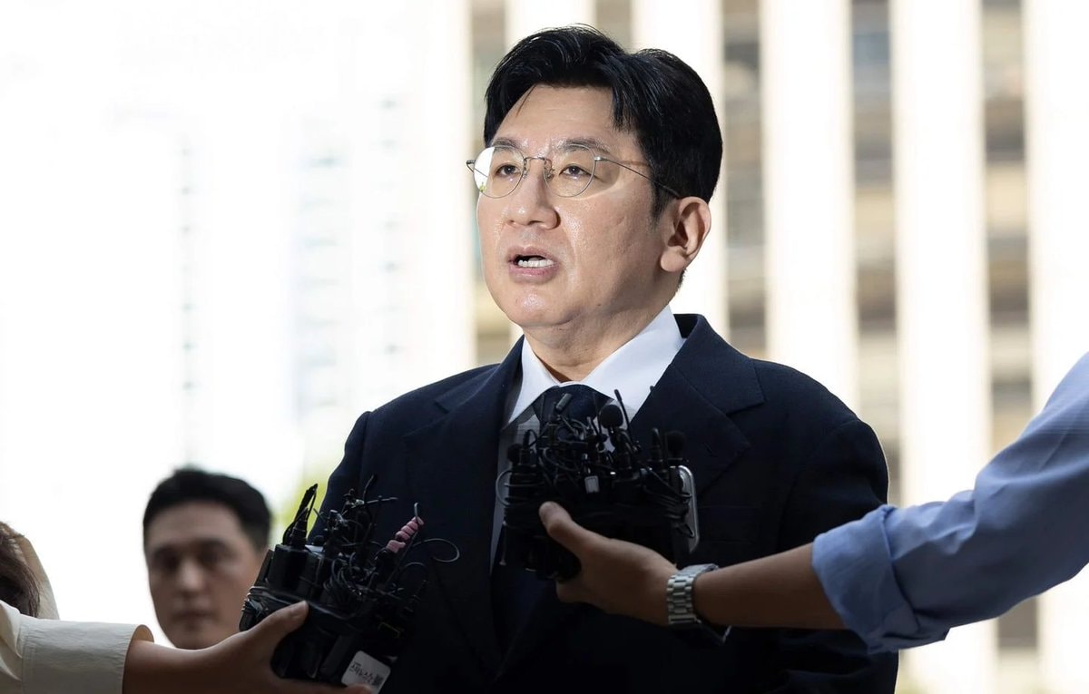 HYBE Bang Si-hyuk Arrest Warrant (photo 2 of 2)