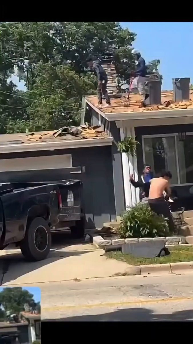 Roofers working without phones