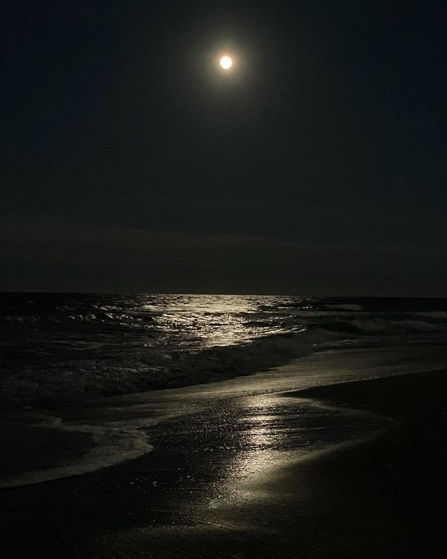 Night beach with starry sky (photo 2 of 2)