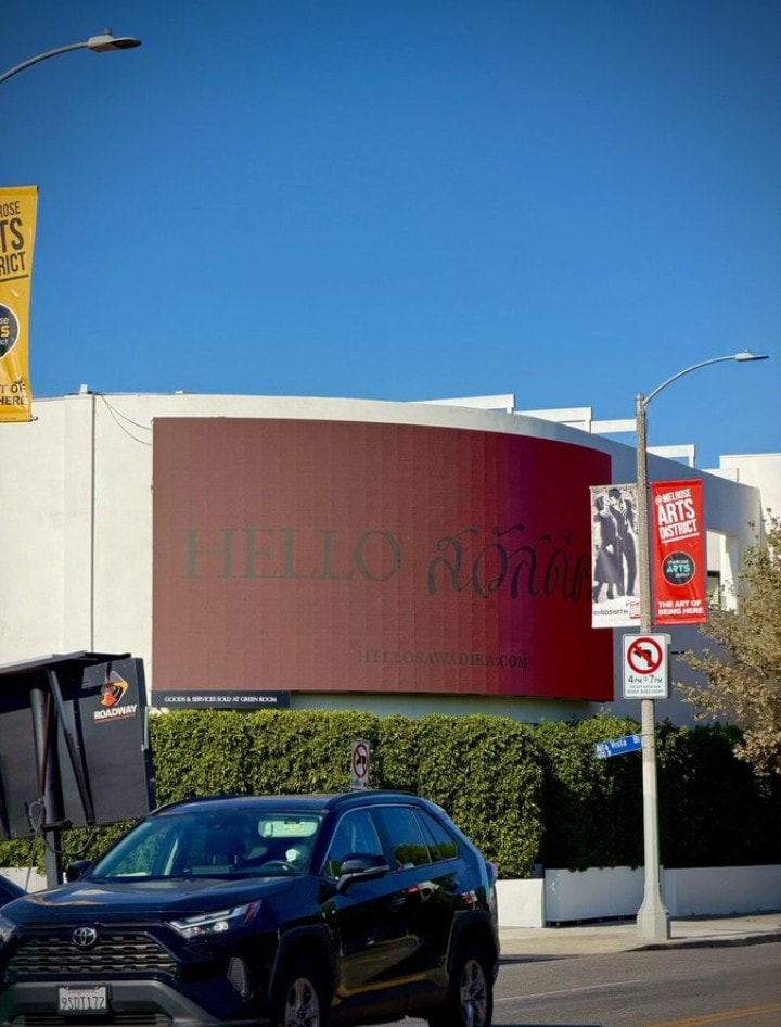LISA Hello Sawadika billboards (photo 3 of 3)