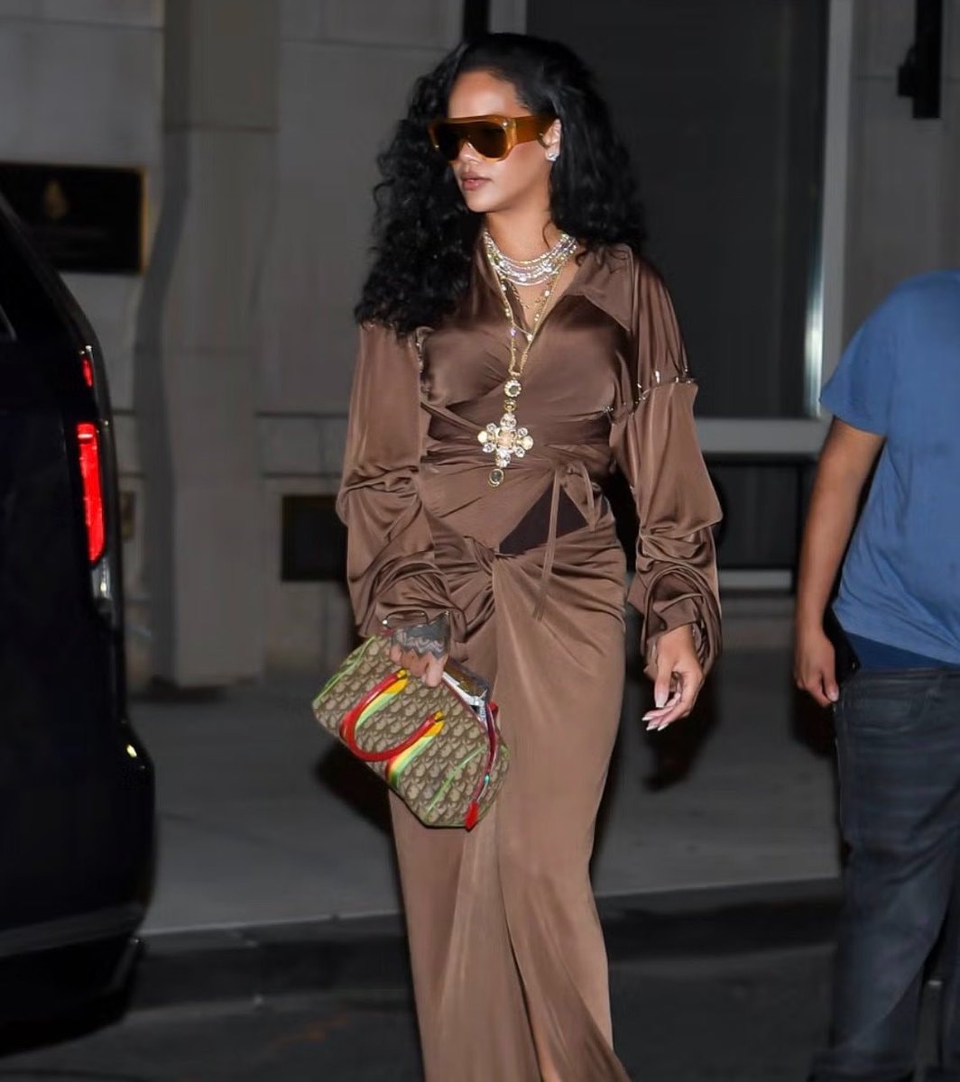Rihanna Dior bag (photo 2 of 2)