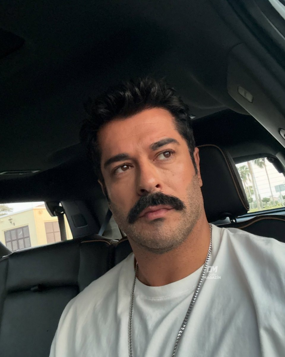 Burak Özçivit selfie Burak Özçivit selfie