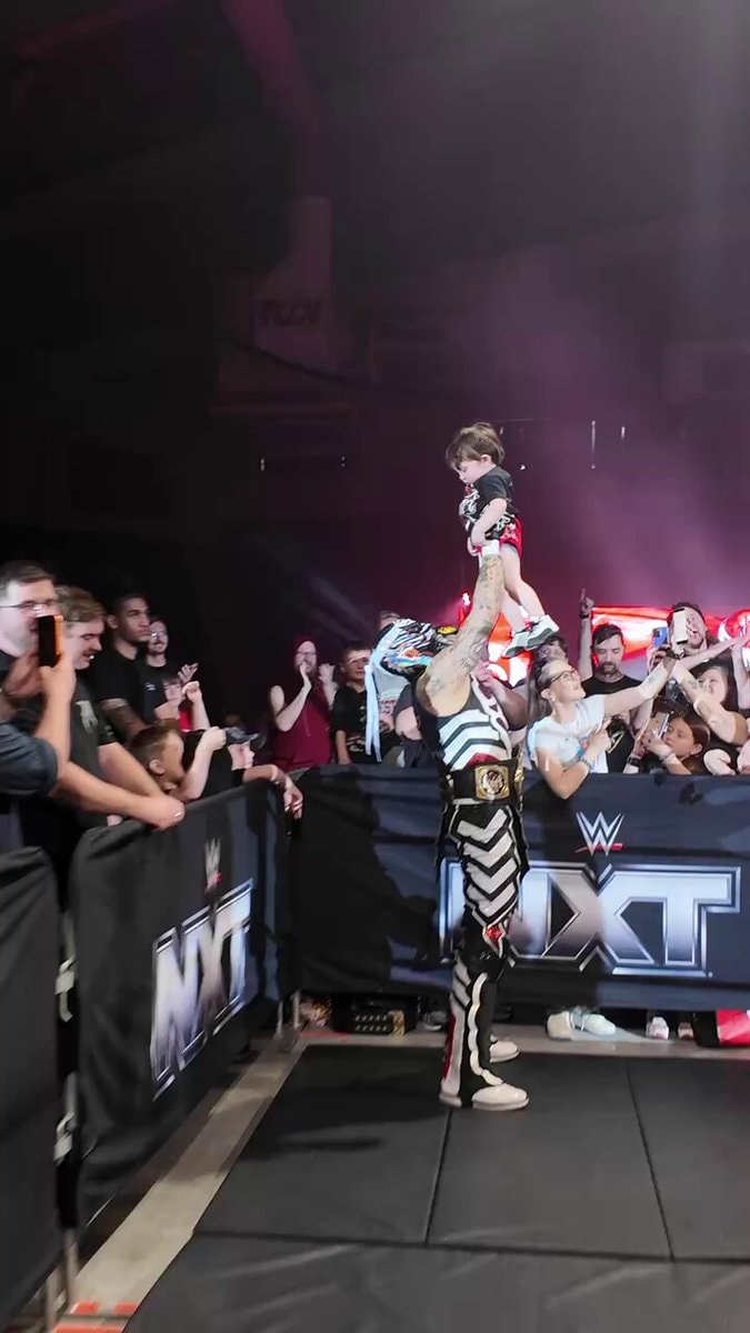 Penta WWE NXT with kid on shoulders ❤️