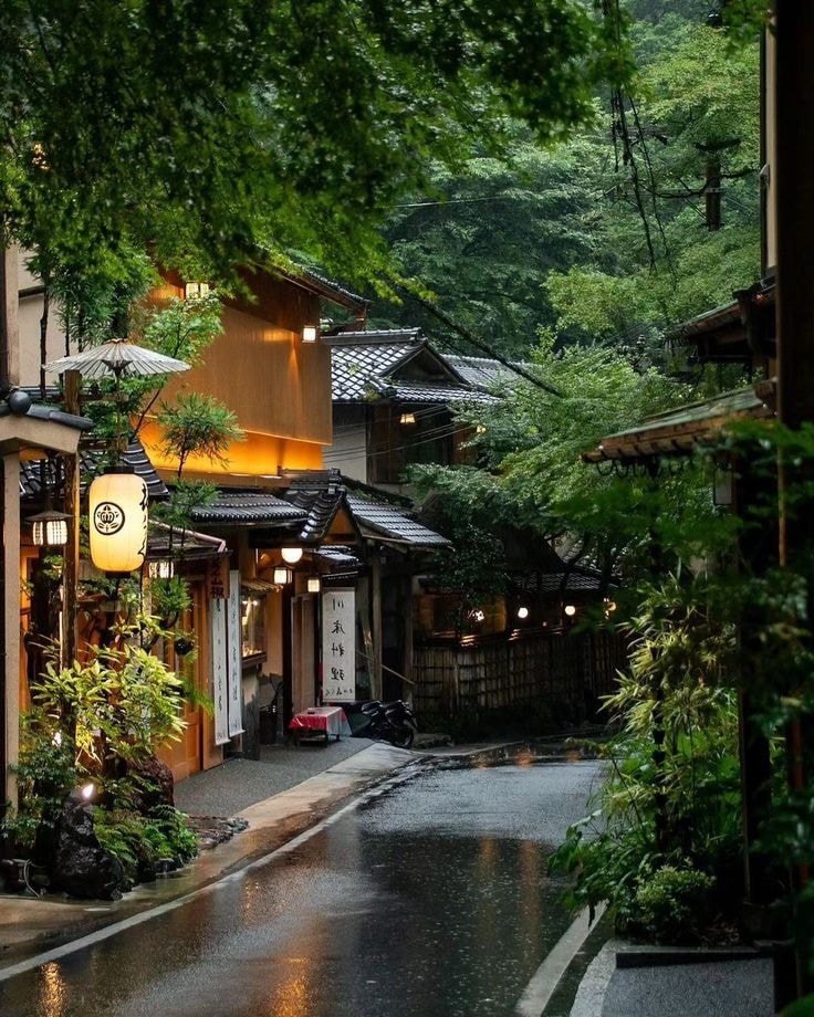 Kyoto Japan traditional houses on water (photo 2 of 4)