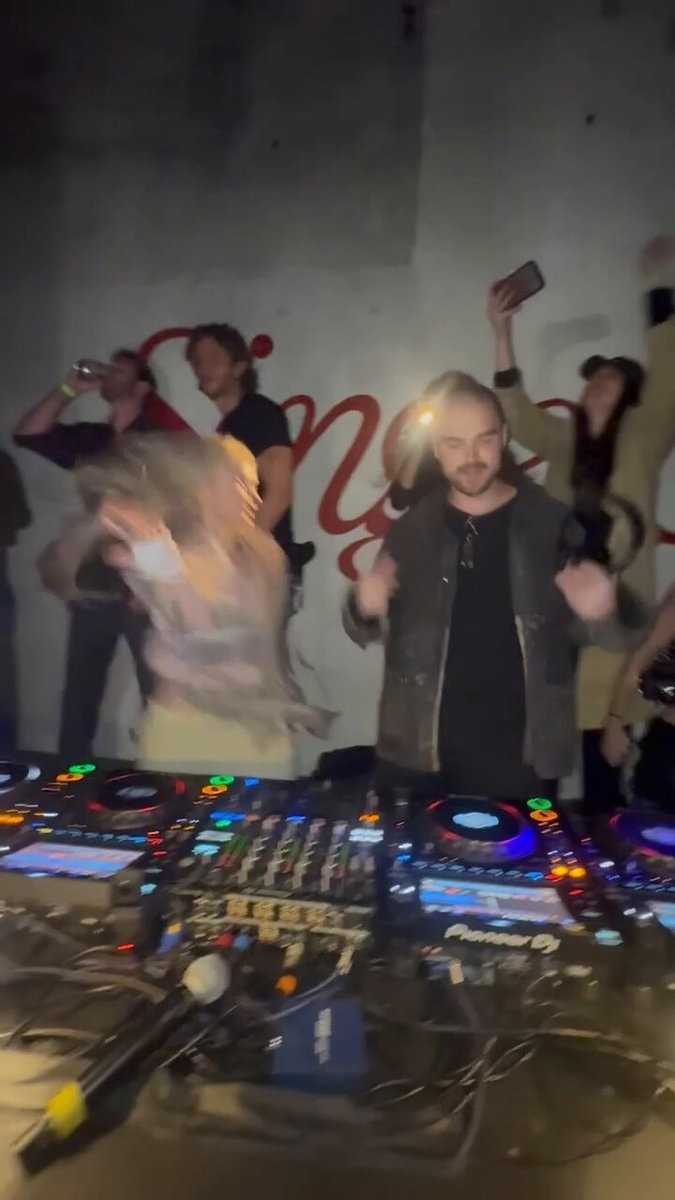 Grimes surprise NYC DJ set