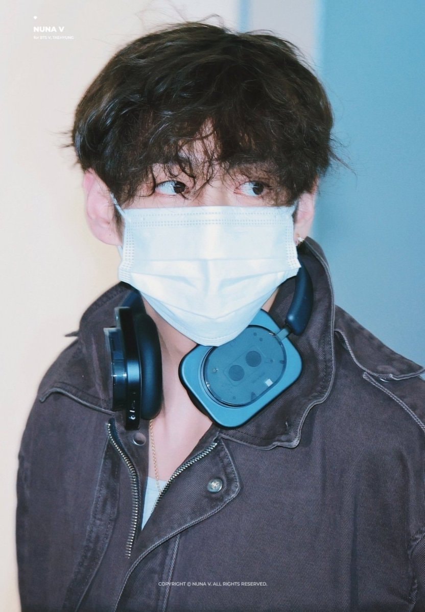 Taehyung airport photos