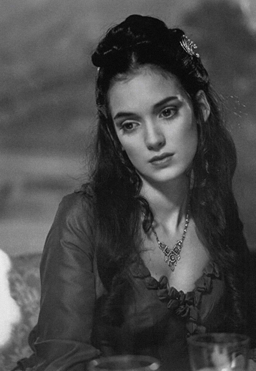 Winona Ryder as Mina Harker (photo 2 of 2)