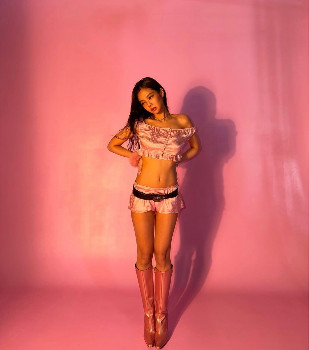 Jennie Cosmopolitan Magazine feature (photo 3 of 4)
