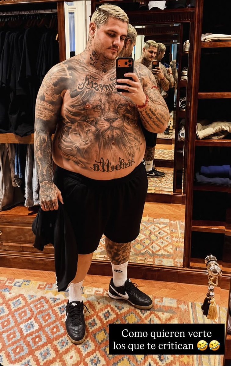 Mauro Icardi mirror selfie (photo 1 of 2)