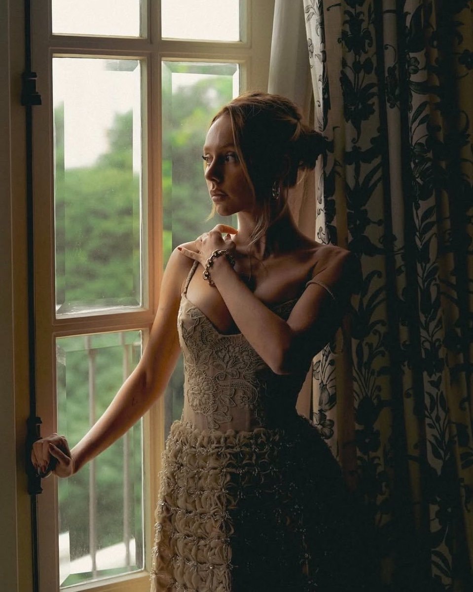 Ester Expósito Vogue feature (photo 4 of 4)