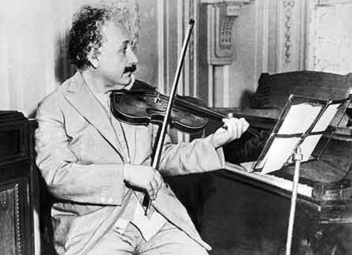 Albert Einstein playing violin Albert Einstein playing violin