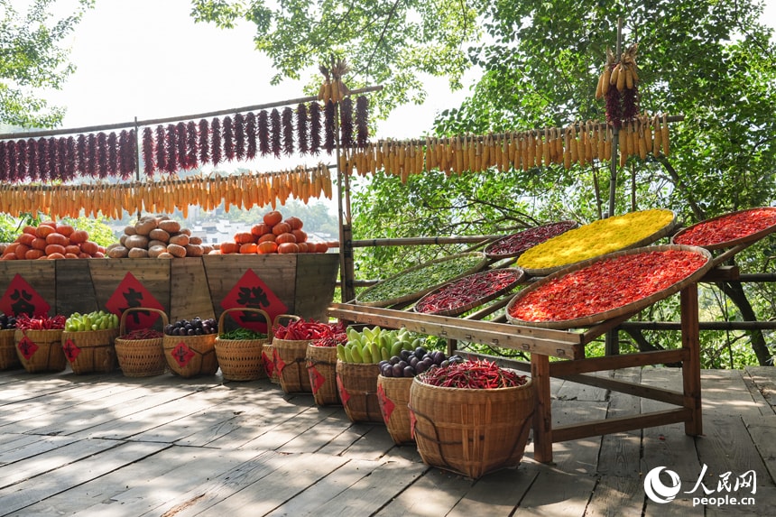 Huangling shaiqiu harvest drying (photo 2 of 4)