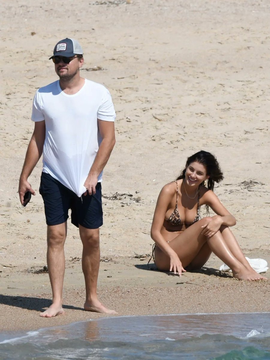 Photos of Leonardo DiCaprio and Camila Morrone (photo 2 of 3)