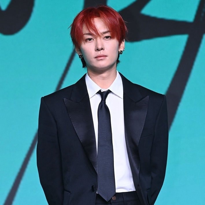 Lee Know red hair This & That (photo 2 of 2)