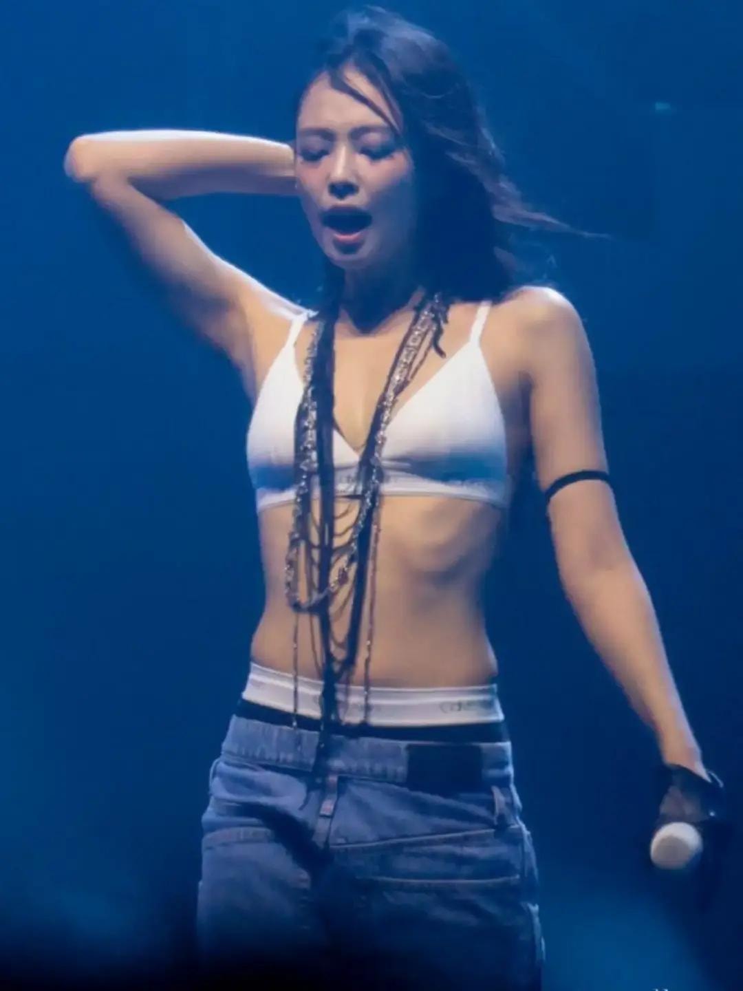 Jennie Summersonic performance (photo 3 of 4)
