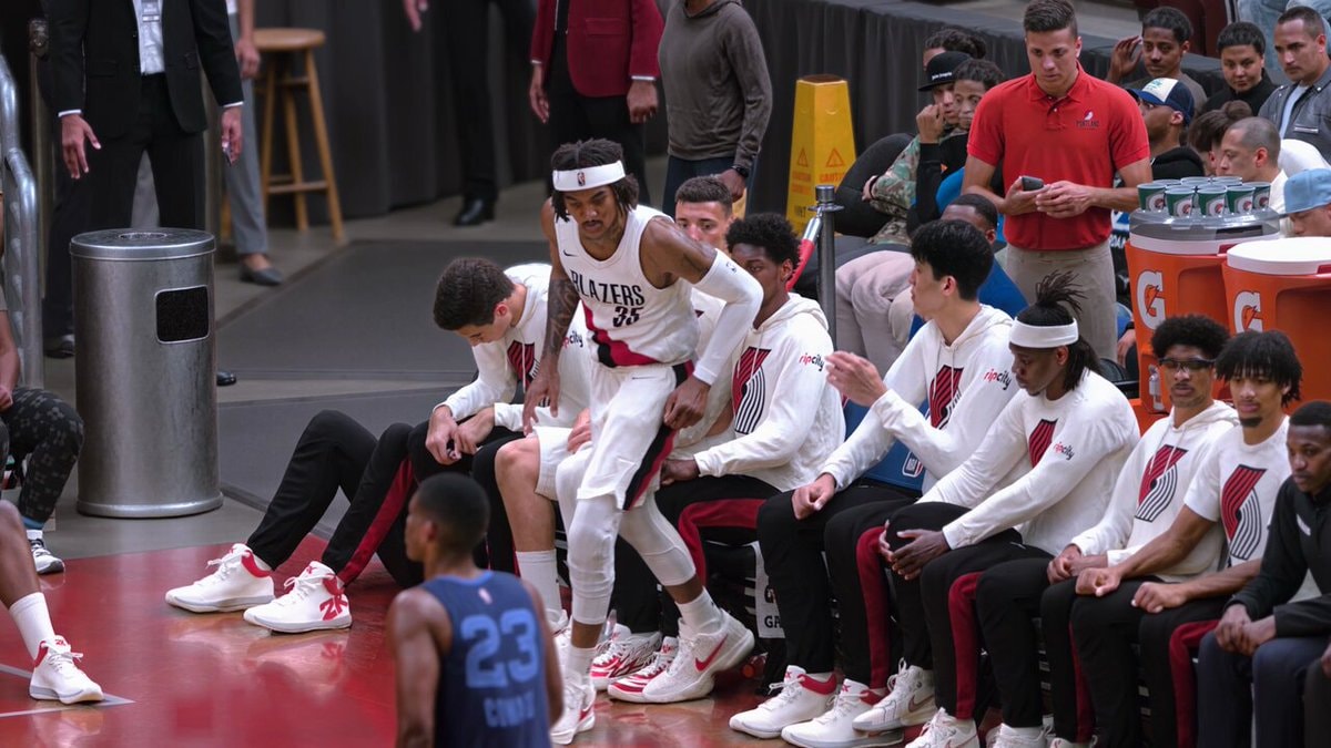 basketball team bench reaction