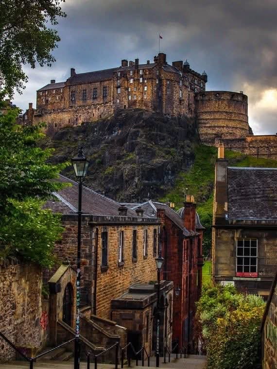 Edinburg Scotland rainy historic street (photo 3 of 4)