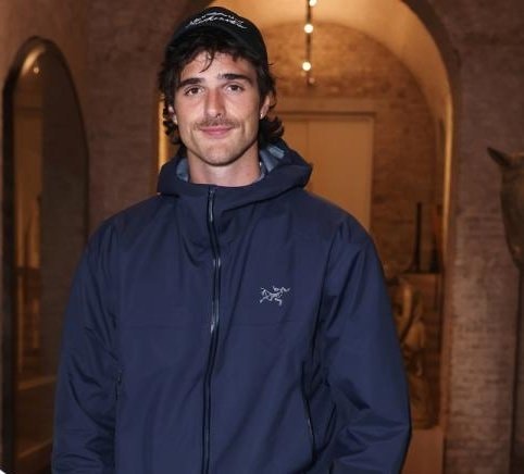 Two photos featuring Kendall Jenner and Jacob Elordi (photo 2 of 2)