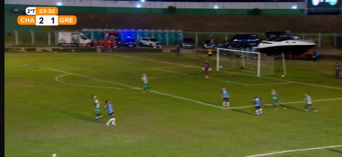 Brasileirão friendly with bouncing ball (photo 2 of 2)