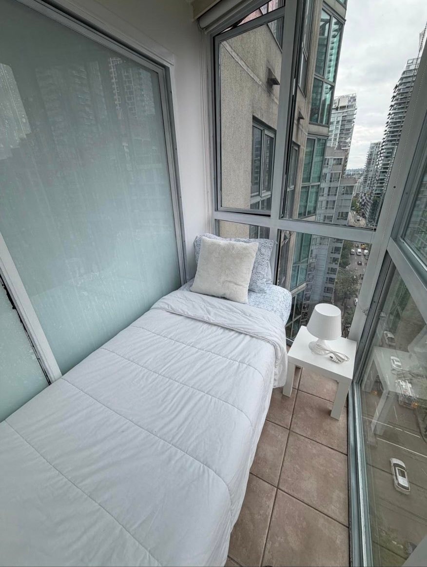 Downtown Vancouver room for rent $980 (photo 3 of 3)