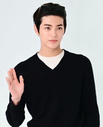 Keonho Chanel Fashion Show Paris