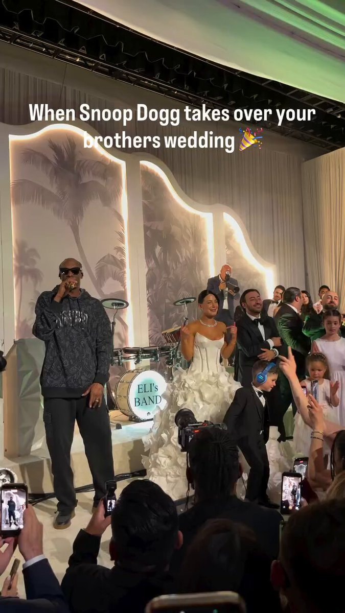 Snoop Dogg performs at wedding