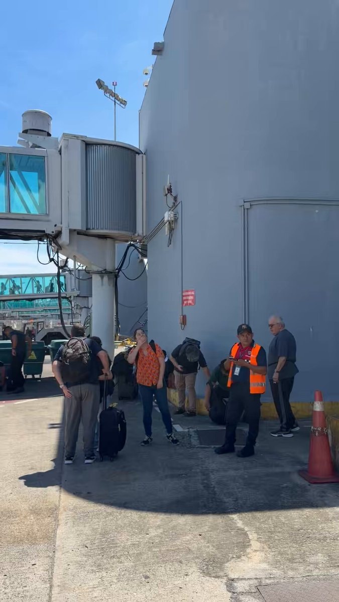 Panama airport evacuation M7.6