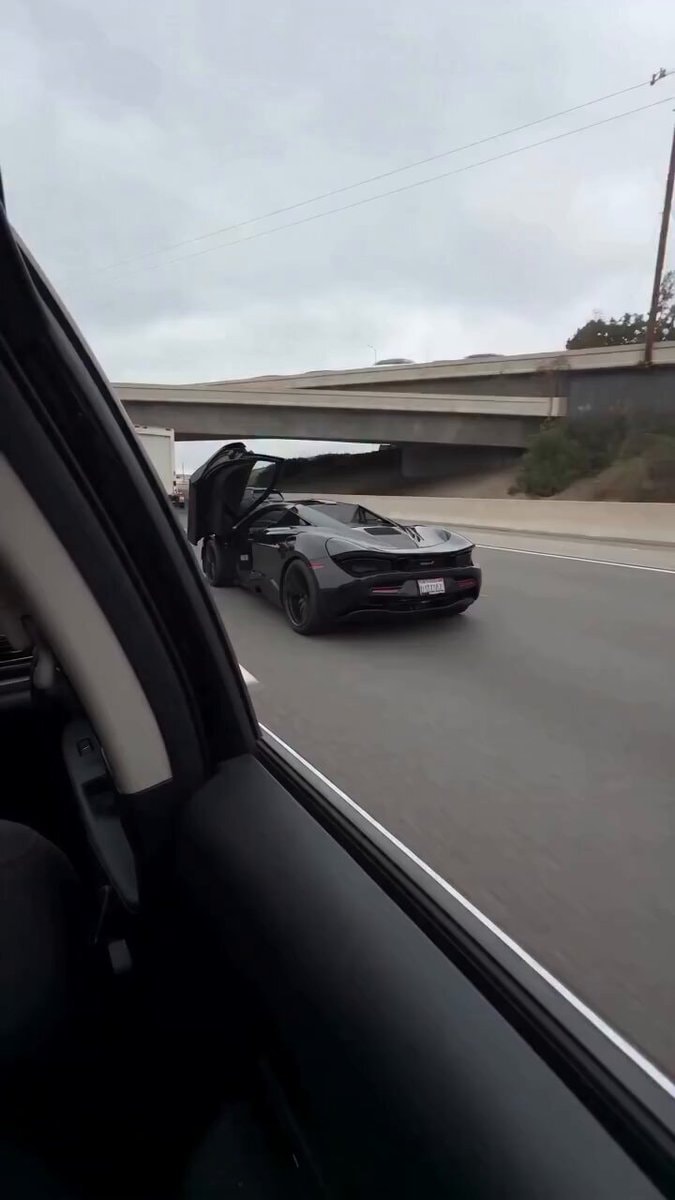 Stupid stunt with McLaren driving on highway