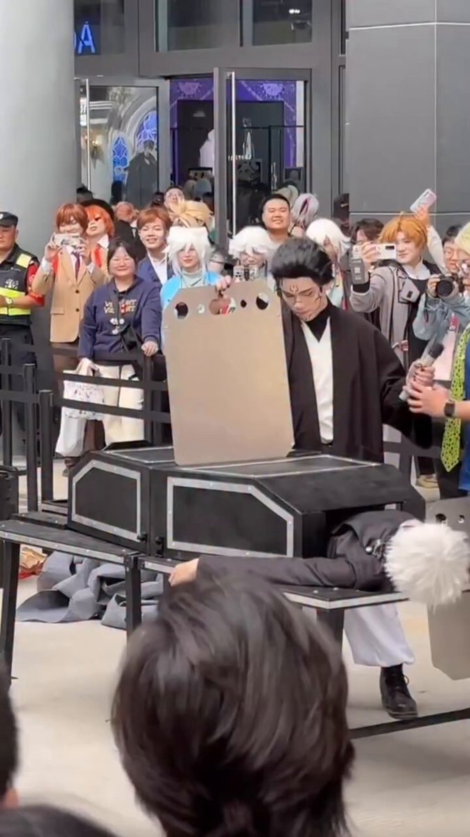 anime cosplay magic trick
