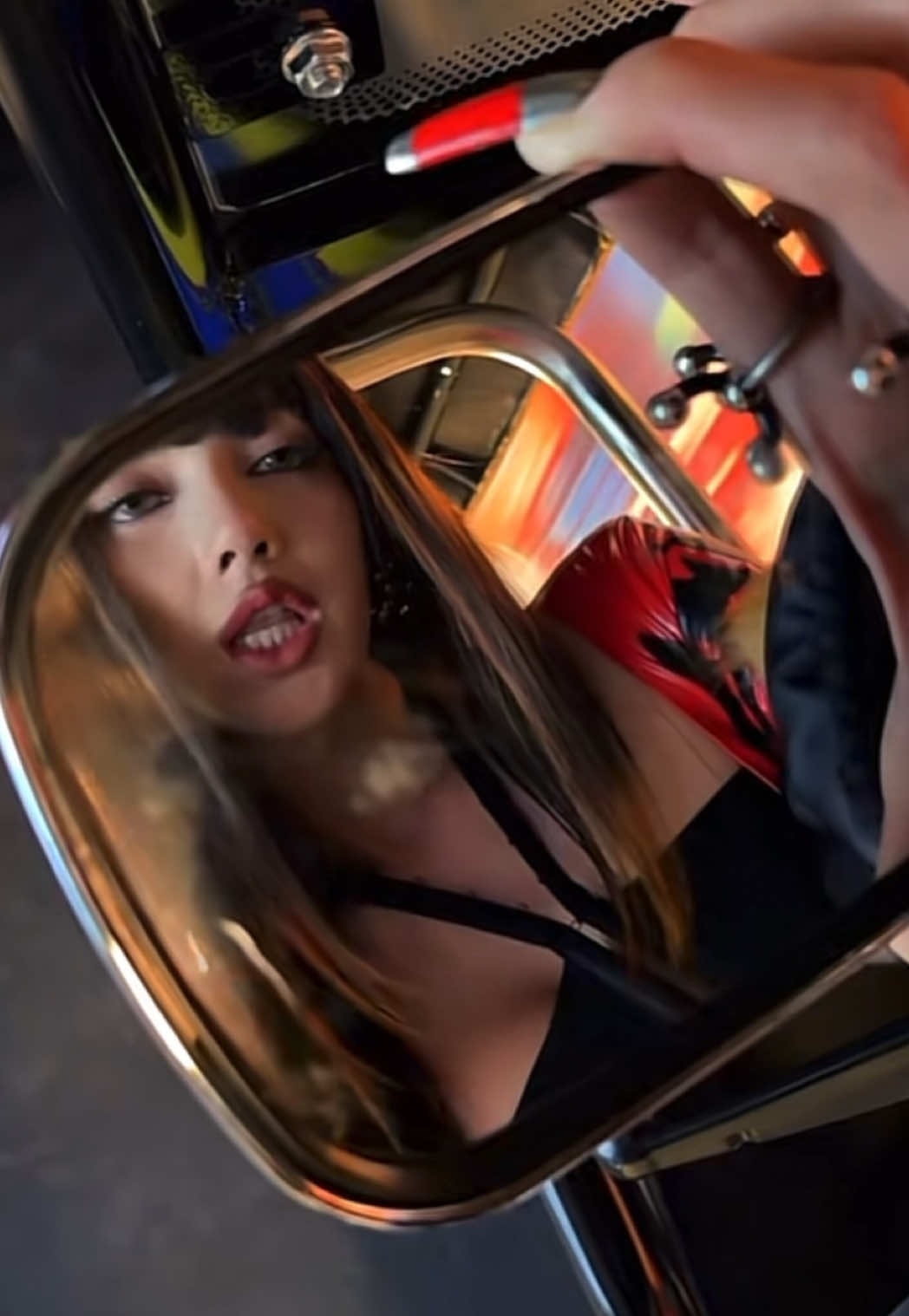 Lisa SaWaDiKa diva