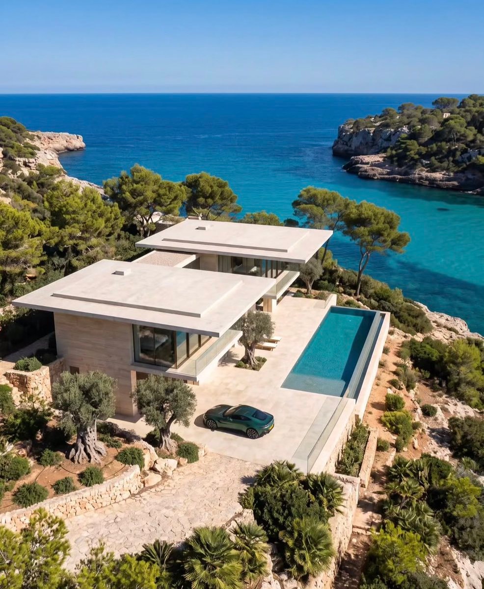 luxury villa with infinity pool (photo 1 of 3)